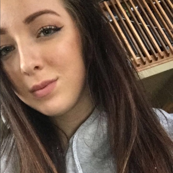 Meet your Posher, Katie - Picture 4 of 7